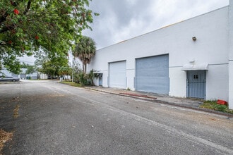 3541 NW 53rd St, Fort Lauderdale, FL à louer Photo de l’immeuble– Image 1 sur 6