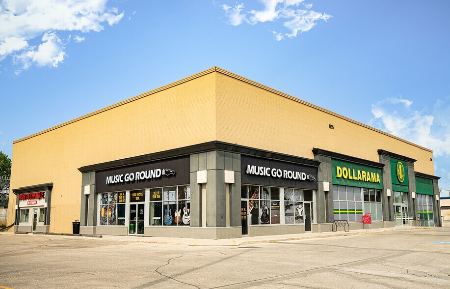 1295 Pembina Hwy, Winnipeg, MB à louer - Photo de l’immeuble – Image 3 sur 6