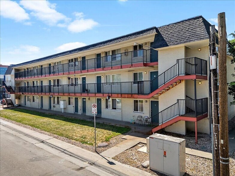 11948 E 17th Ave, Aurora, CO à vendre - Photo de l’immeuble – Image 3 sur 23