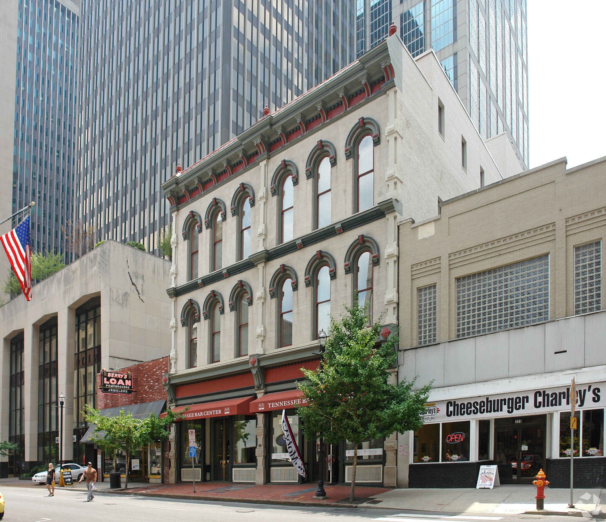 221 4th Ave N, Nashville, TN à louer Photo principale– Image 1 sur 5