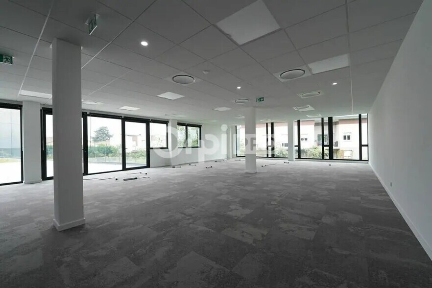415 Allée Des Frènes, Limonest à louer - Photo de l’immeuble – Image 2 sur 10