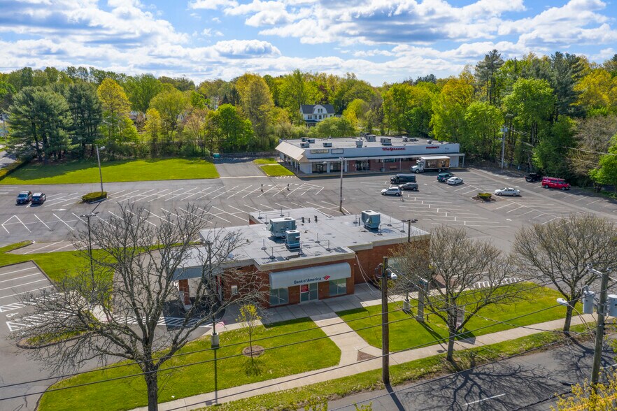 1697 Whitney Ave, Hamden, CT à louer - Photo de l’immeuble – Image 1 sur 14