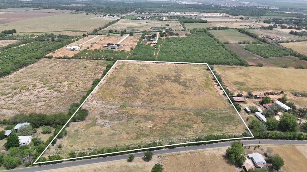 10945 Dillon Rd, Atascosa, TX à vendre - Photo de l’immeuble – Image 2 sur 17