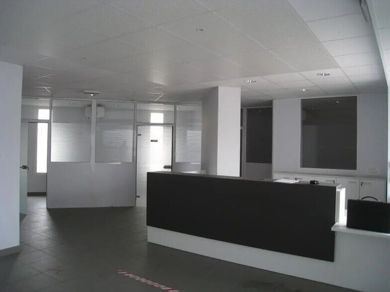 Local commercial dans Aubagne à vendre - Photo de l’immeuble – Image 1 sur 6