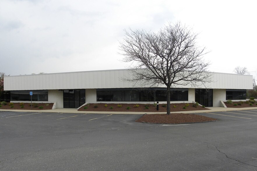 1235 E Big Beaver Road, Troy, MI à vendre - Photo de l’immeuble – Image 3 sur 11