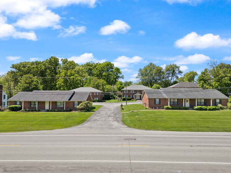 808 S Indiana Ave, Sellersburg, IN à vendre - Photo de l’immeuble – Image 2 sur 40