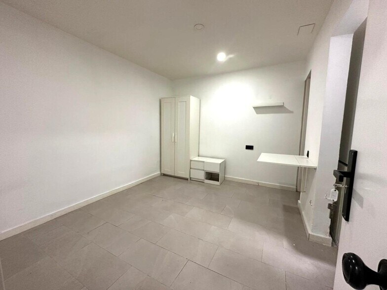 Immeuble residentiel dans Santa Coloma de Gramenet, Barcelona à vendre - Photo intérieure – Image 3 sur 30