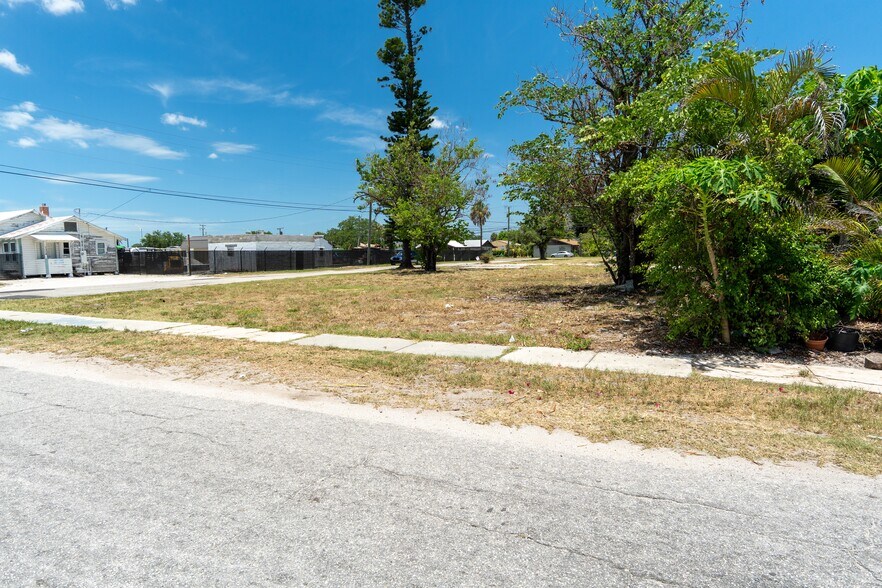 1206 27th Ave W, Bradenton, FL à vendre - Photo de l’immeuble – Image 2 sur 6