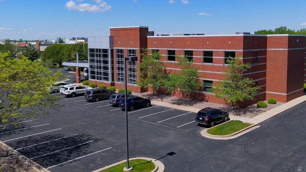 1040 S Greenwood Springs Blvd, Greenwood, IN à louer - Photo de l’immeuble – Image 1 sur 10