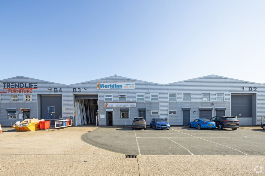 Meridian Way, Enfield à louer - Photo principale – Image 1 sur 7