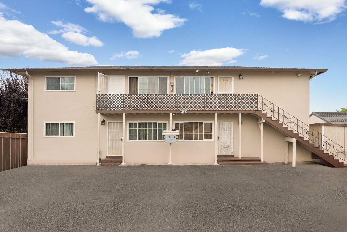 2090 Marina Blvd, San Leandro, CA à vendre Photo de l’immeuble– Image 1 sur 30