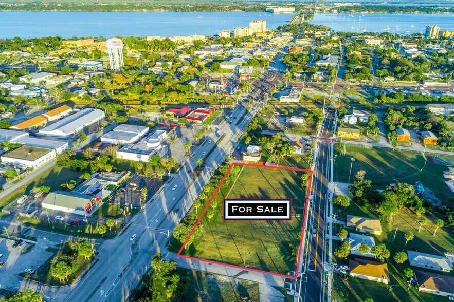585 W King St, Cocoa, FL à vendre - Photo principale – Image 1 sur 6