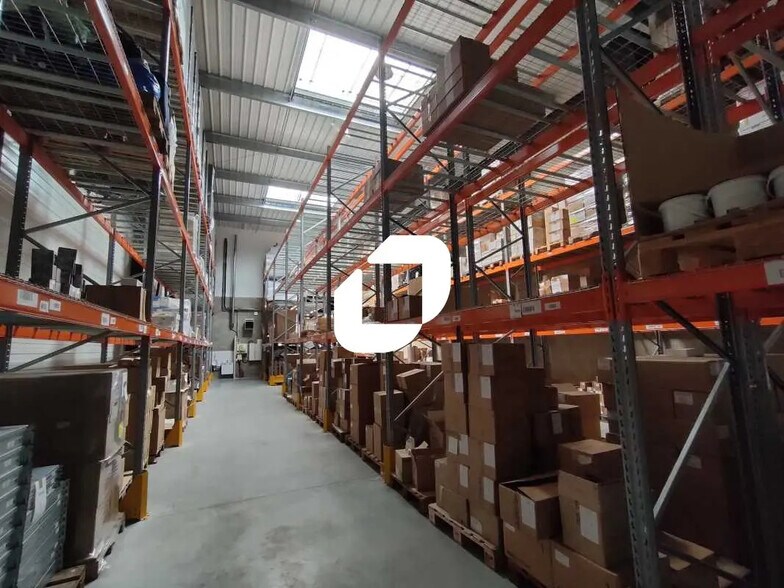 Local d’activités dans SAINT CYR L ECOLE à louer - Photo de l’immeuble – Image 2 sur 6