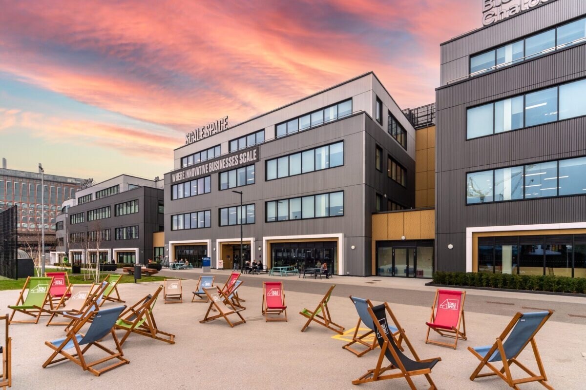 58 Wood Ln, Londres à louer Photo de l’immeuble– Image 1 sur 6