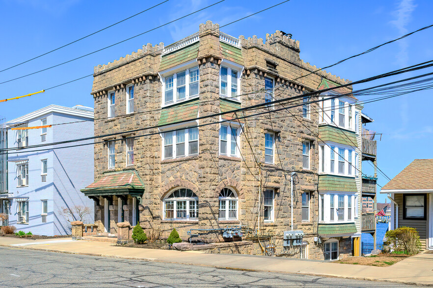 202 Pequot Ave, New London, CT à vendre - Photo principale – Image 1 sur 9