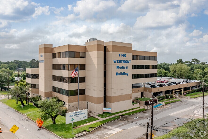 1140 Westmont Dr, Houston, TX à louer - Photo de l’immeuble – Image 1 sur 17