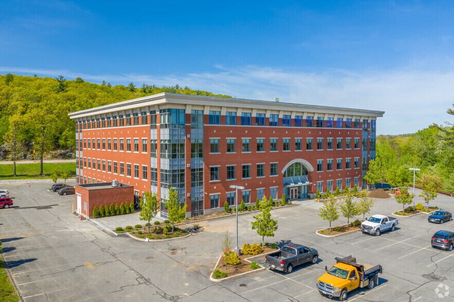 100 Crowley Dr, Marlborough, MA à louer - Photo de l’immeuble – Image 1 sur 13