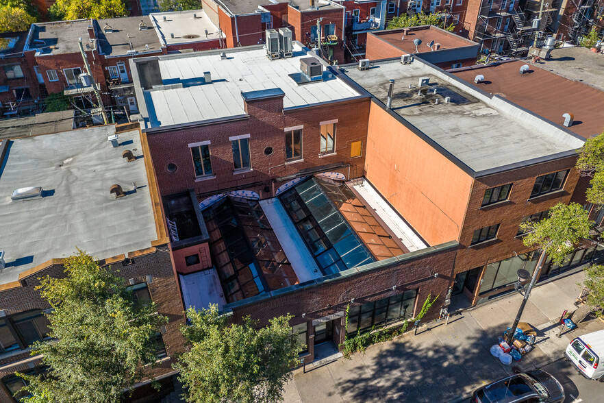 7062-7064 Boul Saint-Laurent, Montréal, QC à vendre - Photo de l’immeuble – Image 1 sur 21