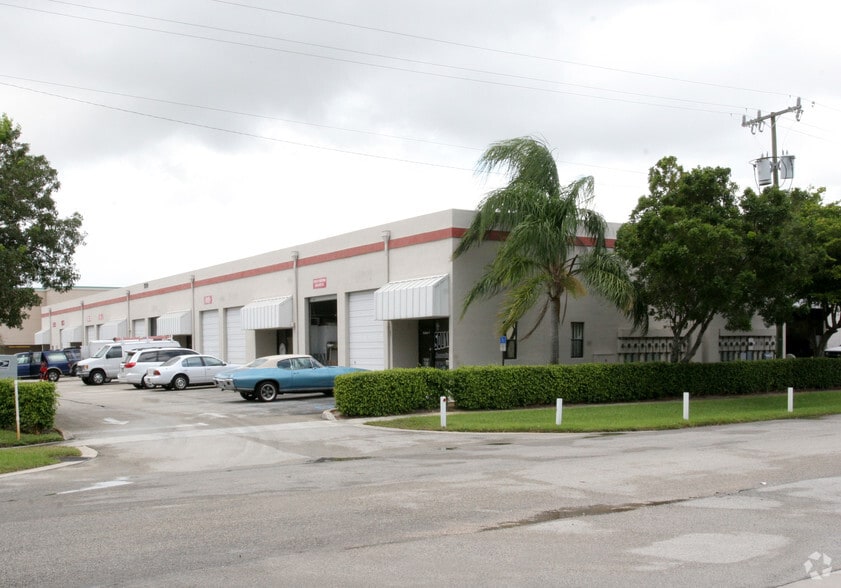 1599 SW 30th Ave, Boynton Beach, FL à louer - Photo de l’immeuble – Image 2 sur 6