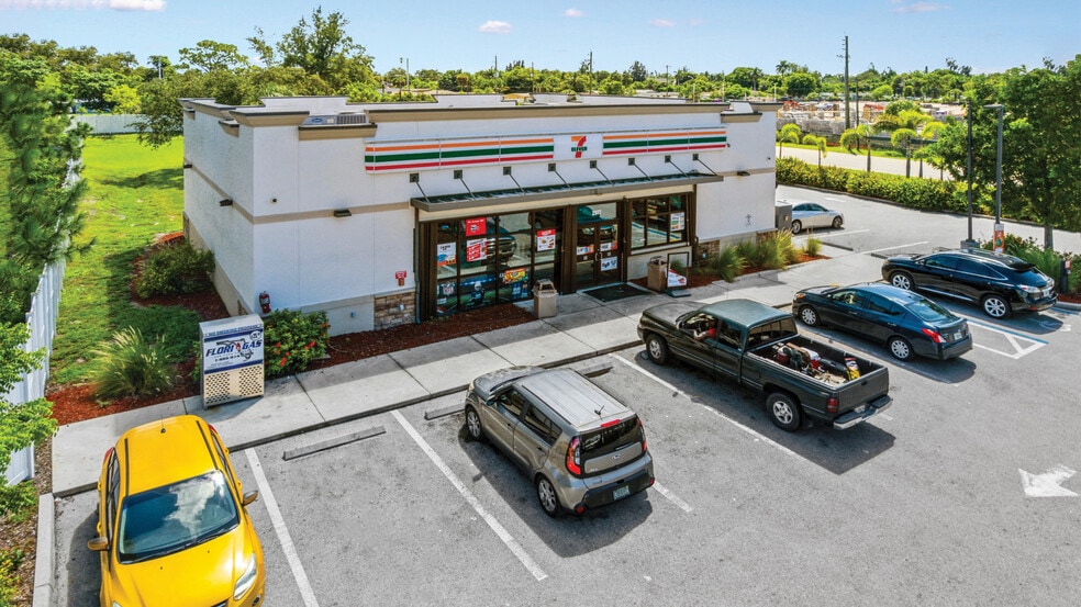 2977A Cleveland Ave, Fort Myers, FL à vendre - Photo de l’immeuble – Image 2 sur 7