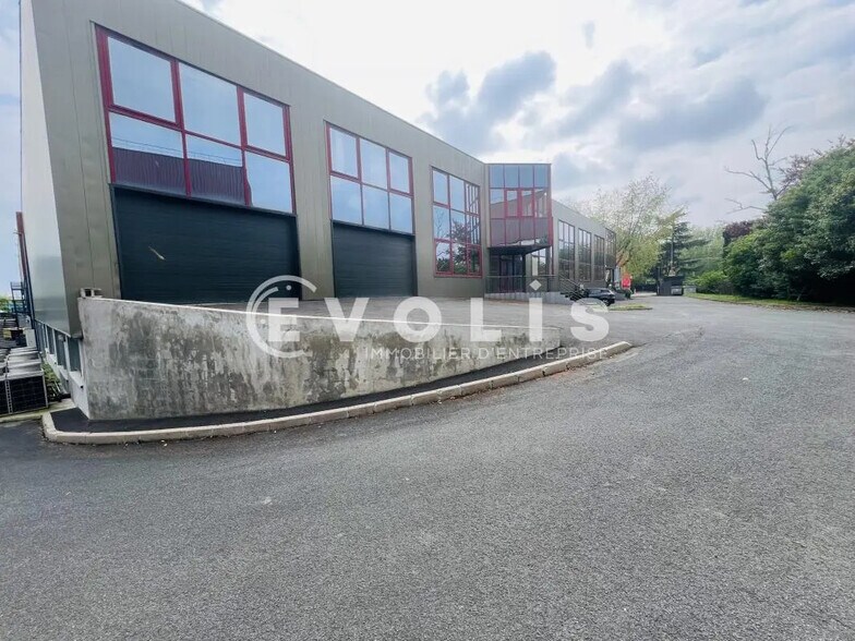 Local d’activités dans Créteil à louer - Photo de l’immeuble – Image 2 sur 19