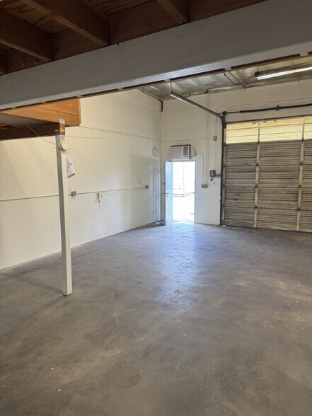 5979 Reseda Blvd, Tarzana, CA à louer - Photo de l’immeuble – Image 2 sur 9