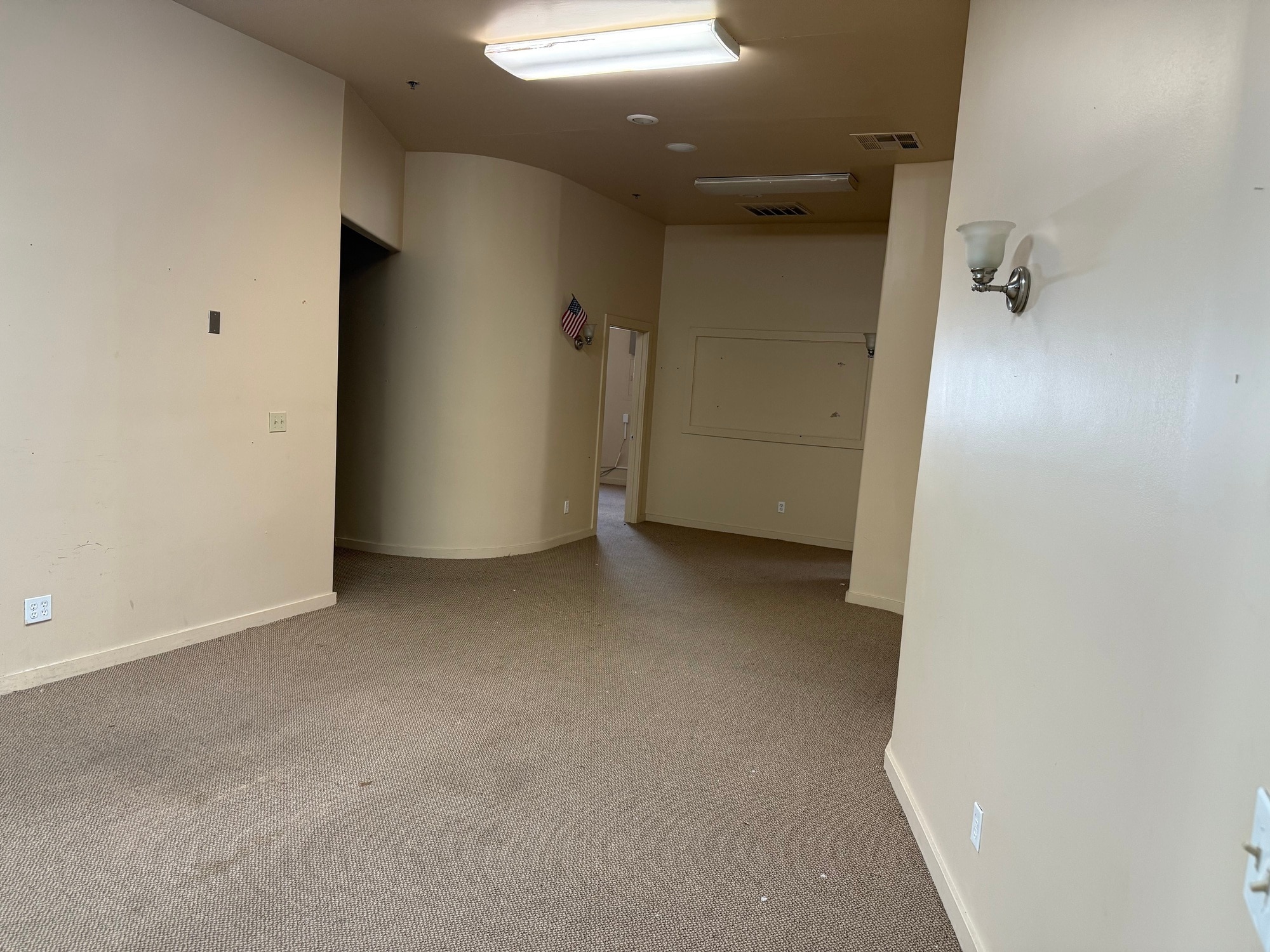 1420 W Kettleman Ln, Lodi, CA à louer Photo intérieure– Image 1 sur 4