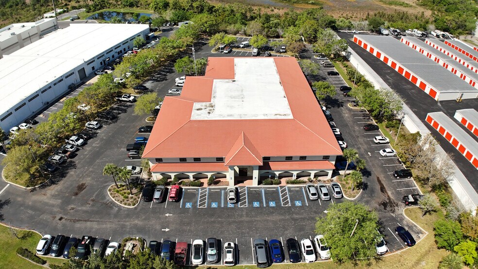 7020 Professional Pky E, Sarasota, FL à louer - Photo principale – Image 1 sur 12