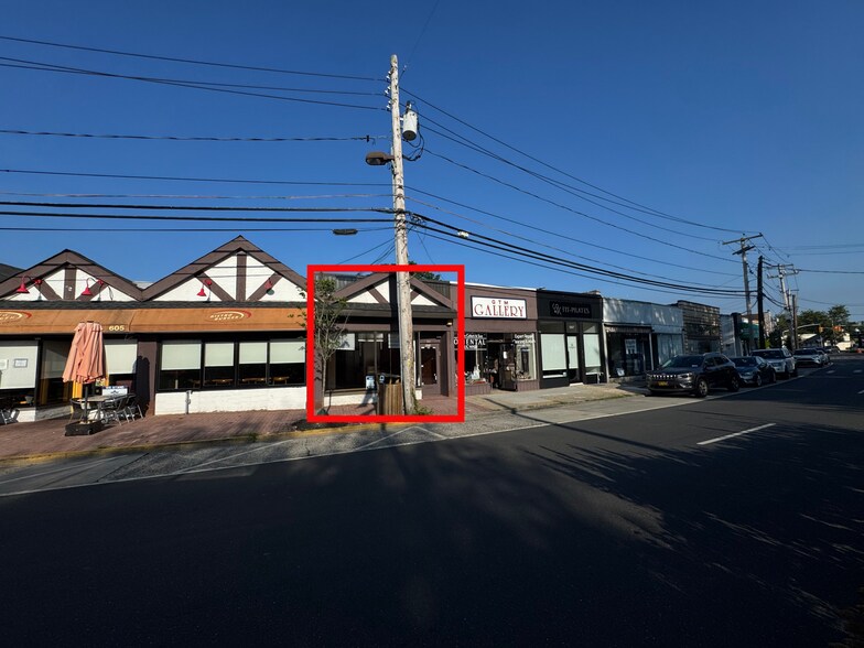 601-607 Middle Neck Rd, Great Neck, NY à louer - Photo de l’immeuble – Image 1 sur 1