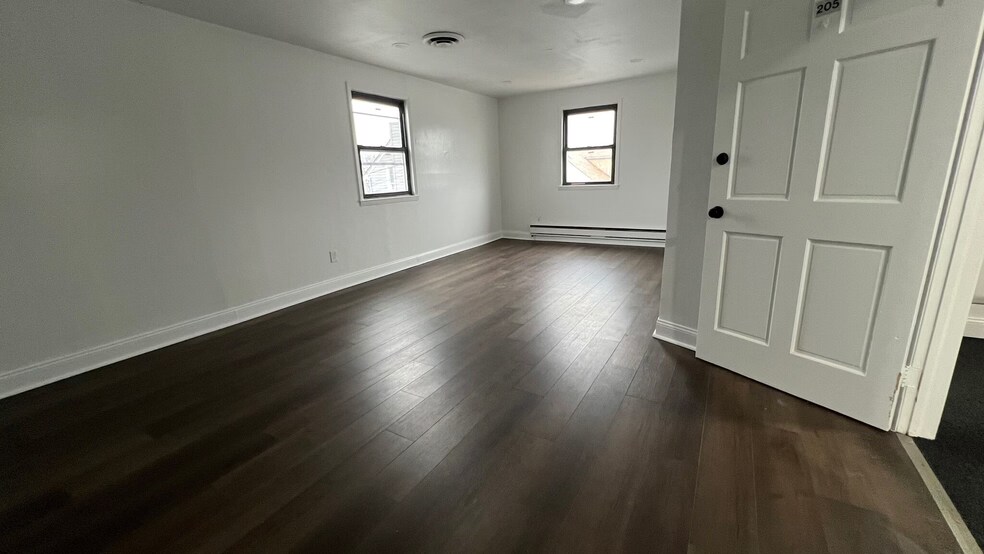 475 W Merrick Rd, Valley Stream, NY à louer - Photo de l’immeuble – Image 2 sur 3