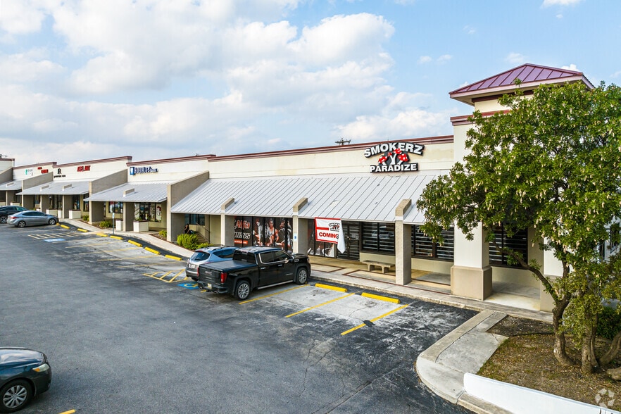 Grandview Shopping Center portefeuille de 5 biens à vendre sur LoopNet.fr - Photo principale – Image 2 sur 8