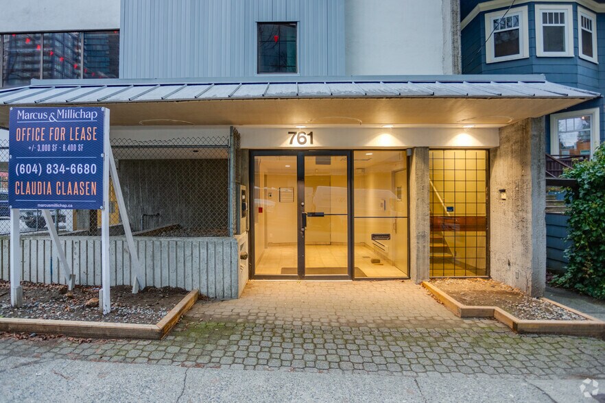 761 Cardero St, Vancouver, BC à louer - Photo de l’immeuble – Image 3 sur 7