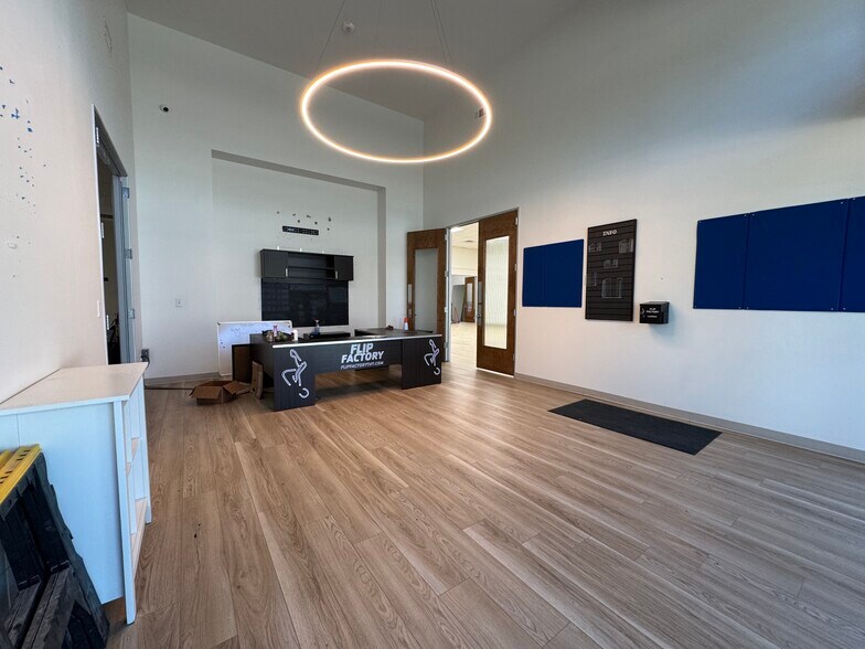 1081 Ohio Dr, Plano, TX à louer - Photo de l’immeuble – Image 3 sur 9