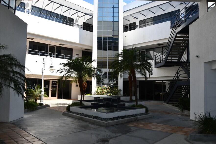 2790 Skypark Dr, Torrance, CA à louer - Photo de l’immeuble – Image 2 sur 6
