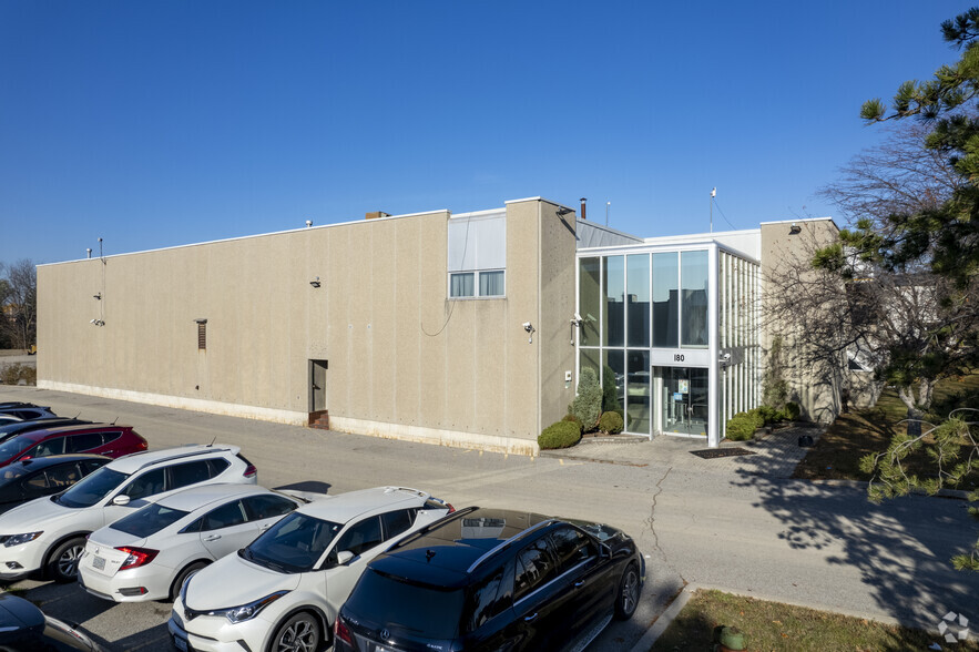 180 W Beaver Creek Rd, Richmond Hill, ON à louer - Photo de l’immeuble – Image 2 sur 6