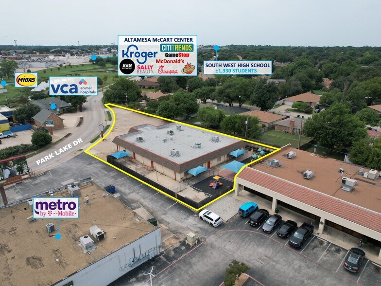 3312 Park Lake Dr, Fort Worth, TX à louer - Photo de l’immeuble – Image 2 sur 32