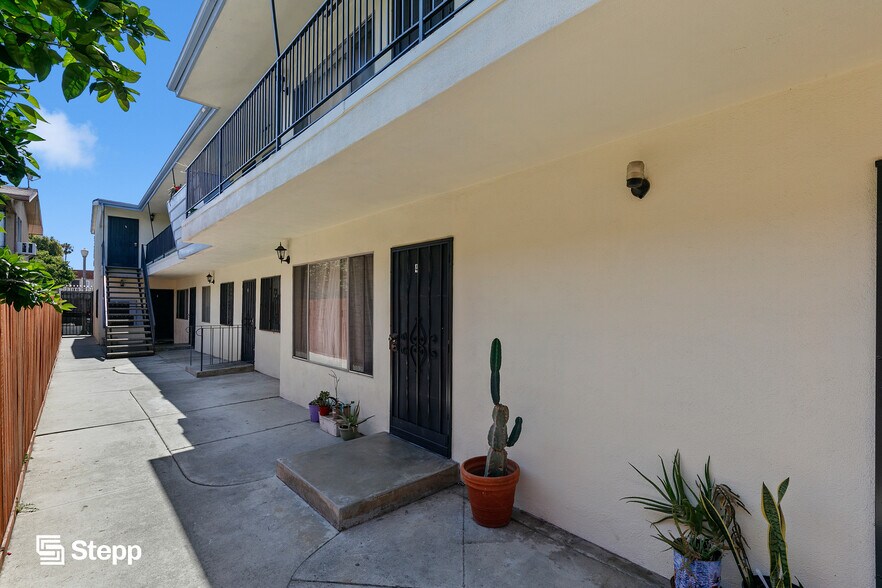 1123 Cedar Ave, Long Beach, CA à vendre - Photo de l’immeuble – Image 3 sur 17