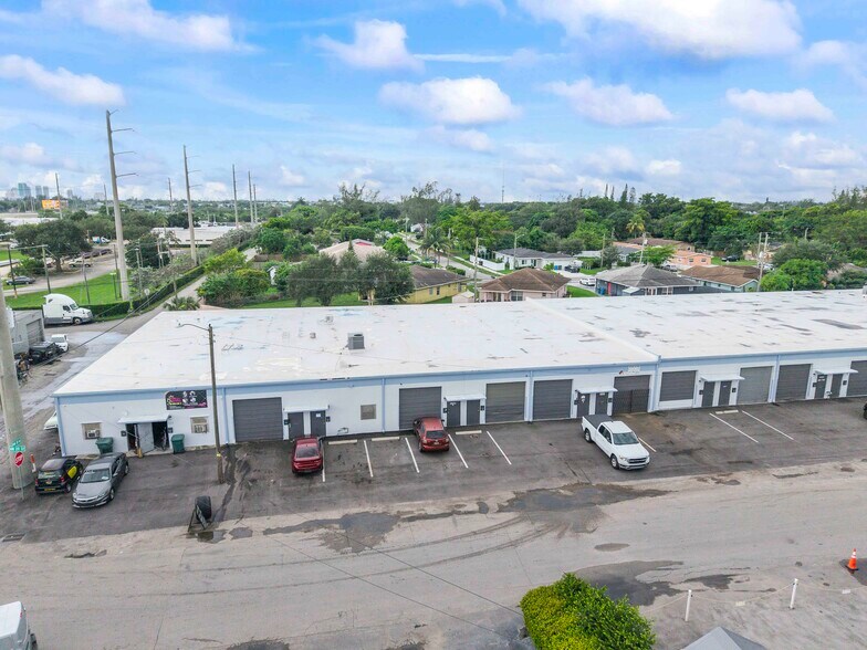 1800-1838 NW 29th St, Oakland Park, FL à louer - Photo de l’immeuble – Image 2 sur 9