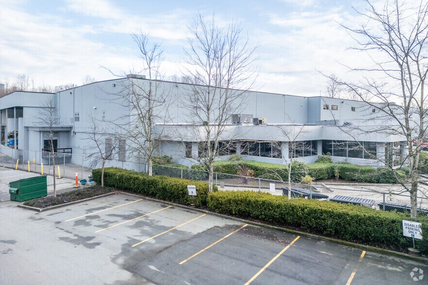 8820 Northbrook Ct, Burnaby, BC à louer - Photo principale – Image 1 sur 4