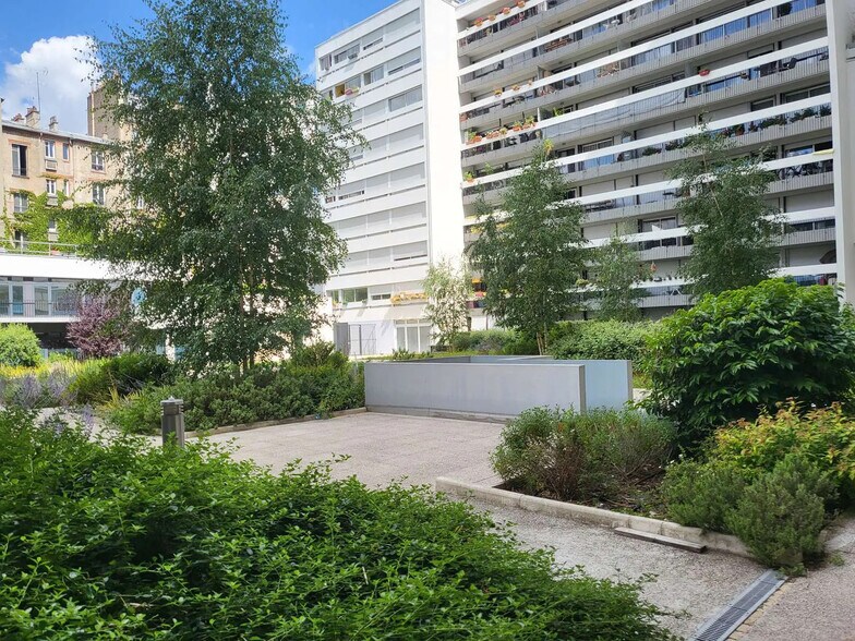 Bureau dans Paris à louer - Photo de l’immeuble – Image 2 sur 9