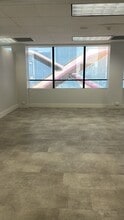 33 SW 2nd Ave, Miami, FL à louer Photo intérieure– Image 1 sur 12