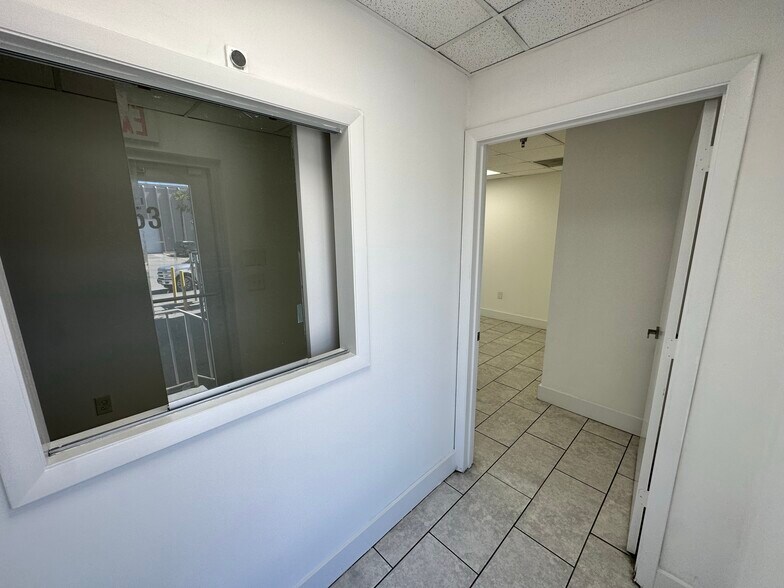 9701-9793 NW 91st Ct, Miami, FL à louer - Photo intérieure – Image 3 sur 18