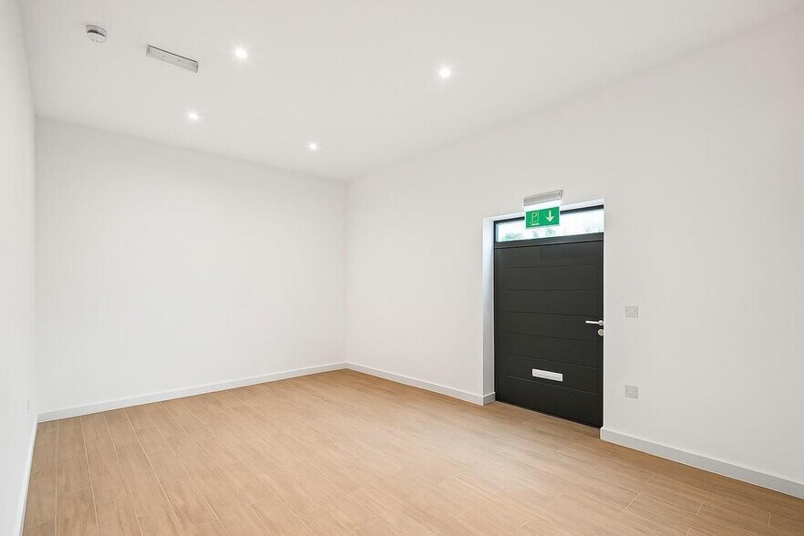 845-847 Harrow Rd, Londres à louer - Photo de l’immeuble – Image 2 sur 9