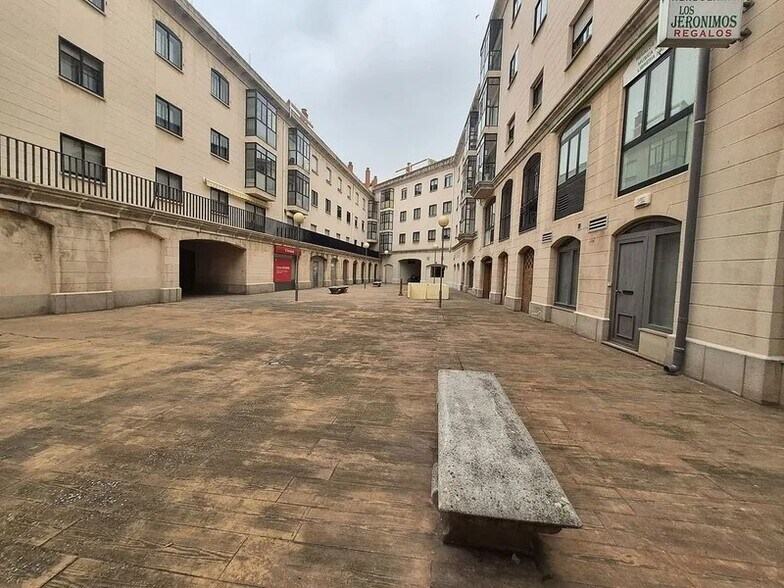 Immeuble residentiel dans Ávila, Ávila à vendre - Photo de l’immeuble – Image 1 sur 5