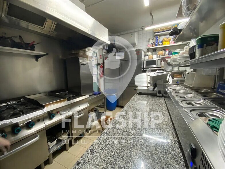 Local commercial dans Paris à vendre - Photo de l’immeuble – Image 1 sur 2