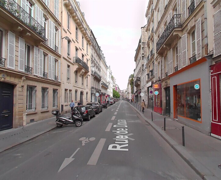 11 Rue De Douai, Paris à louer - Photo de l’immeuble – Image 2 sur 2