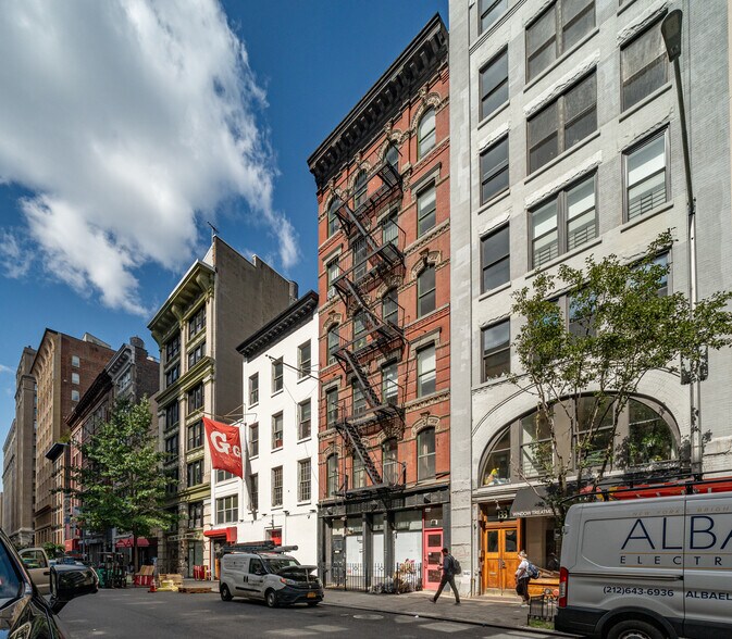 135 W 24th St, New York, NY à louer - Photo de l’immeuble – Image 3 sur 3