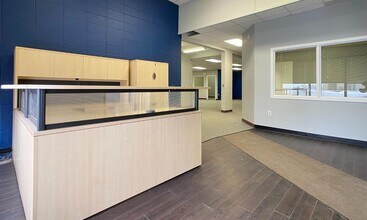 5204 63 St, Lloydminster, AB à louer Hall d’entrée– Image 1 sur 5