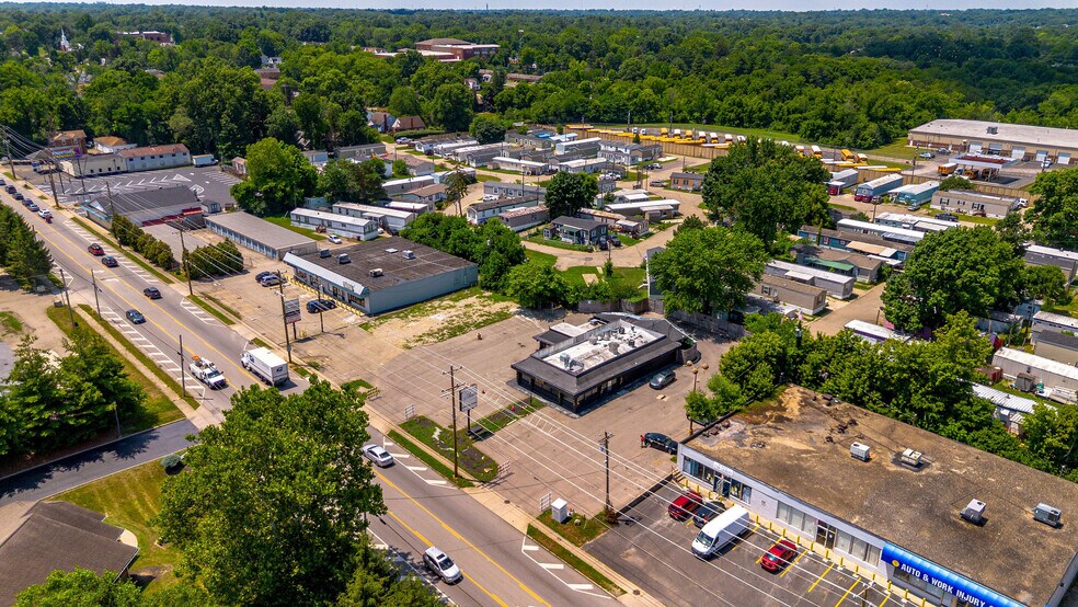 8021 Hamilton Ave, Cincinnati, OH à louer - Photo de l’immeuble – Image 3 sur 27