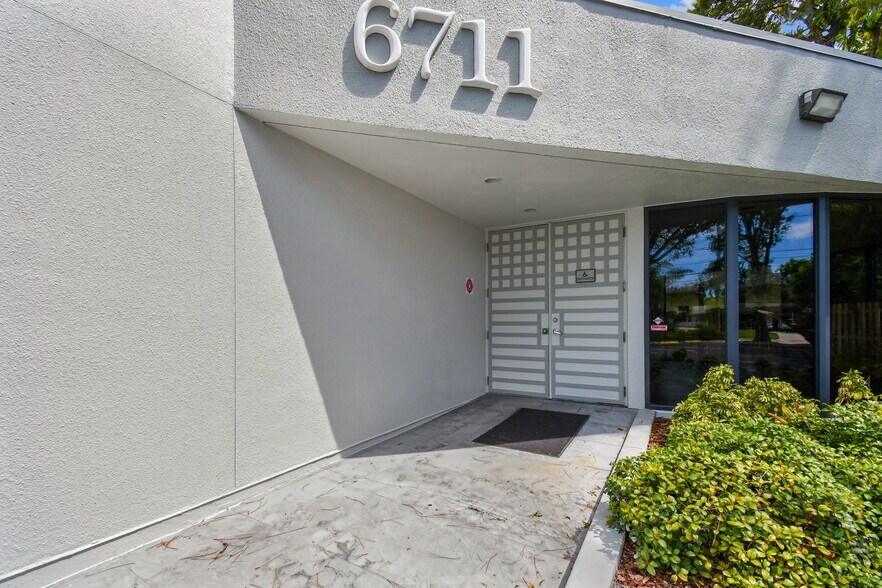 6711 38th Ave N, Saint Petersburg, FL à vendre - Photo de l’immeuble – Image 3 sur 25
